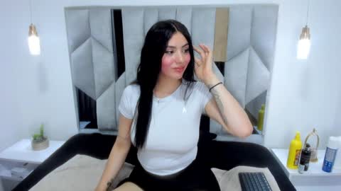 Snapshot of valeentiinaa_ chatting on December 2, 5:48 pm VALENTINA online show from December 2, 5:48 pm