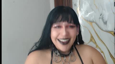 Snapshot of valen_ross7 chatting on May 4, 7:48 am valen_ross7 online show from May 4, 7:48 am