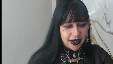 Snapshot of valen_ross7 chatting on May 6, 8:19 am valen_ross7 online show from May 6, 8:19 am