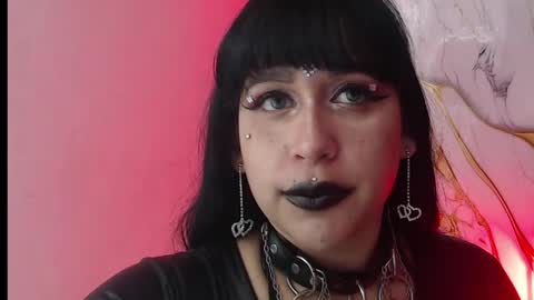 Snapshot of valen_ross7 chatting on May 7, 8:31 am valen_ross7 online show from May 7, 8:31 am