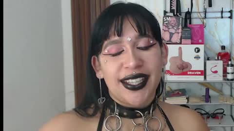Snapshot of valen_ross7 chatting on May 10, 9:14 am valen_ross7 online show from May 10, 9:14 am