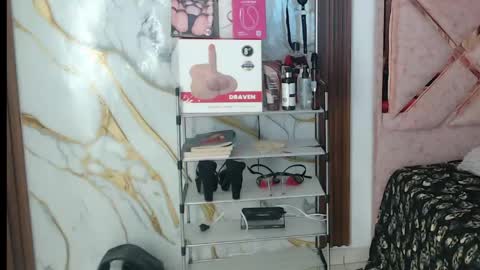 Snapshot of valen_ross7 chatting on May 20, 6:08 am valen_ross7 online show from May 20, 6:08 am