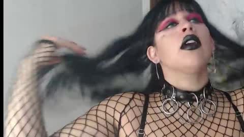 Snapshot of valen_ross7 chatting on May 21, 7:48 am valen_ross7 online show from May 21, 7:48 am