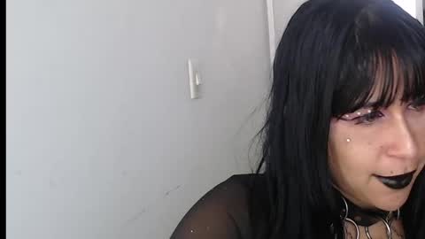 Snapshot of valen_ross7 chatting on May 22, 1:39 pm valen_ross7 online show from May 22, 1:39 pm