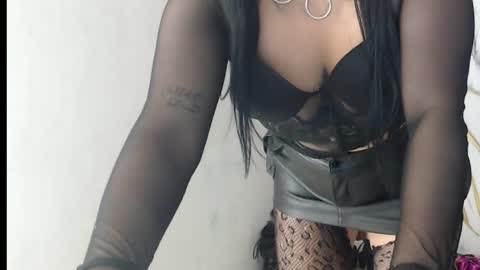 Snapshot of valen_ross7 chatting on June 8, 1:33 pm valen_ross7 online show from June 8, 1:33 pm
