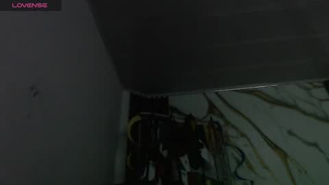 Snapshot of valen_ross7 chatting on June 15, 6:21 pm valen_ross7 online show from June 15, 6:21 pm