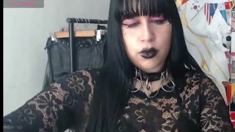 Snapshot of valen_ross7 chatting on June 22, 7:27 am valen_ross7 online show from June 22, 7:27 am