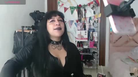 Snapshot of valen_ross7 chatting on July 4, 1:01 am valen_ross7 online show from July 4, 1:01 am