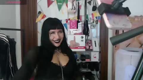 Snapshot of valen_ross7 chatting on July 10, 2:52 pm valen_ross7 online show from July 10, 2:52 pm