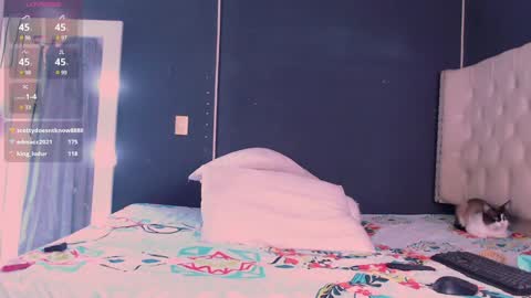 Snapshot of valen_thompson chatting on December 14, 1:17 am IG-valen mendoza99 twitter valenthompson99 online show from December 14, 1:17 am