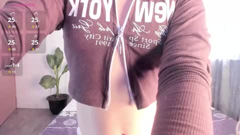 Snapshot of valen_thompson chatting on May 27, 7:22 pm IG-valen mendoza99 twitter valenthompson99 online show from May 27, 7:22 pm