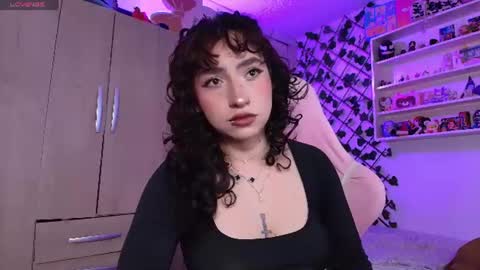 Snapshot of valenor_ chatting on July 17, 3:02 am valentina online show from July 17, 3:02 am