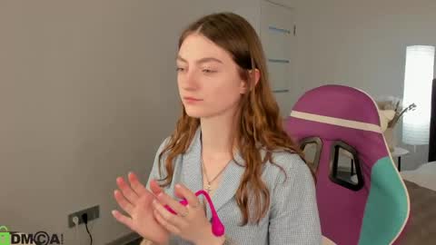 Nora online show from May 29, 11:08 am