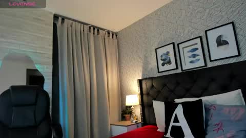 Snapshot of valentina__desire chatting on April 23, 11:42 am Valen online show from April 23, 11:42 am