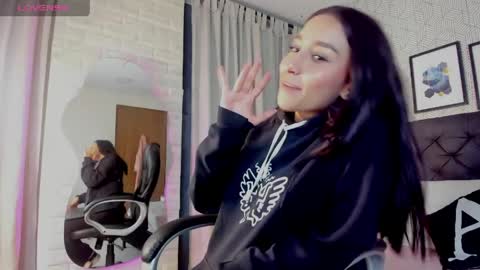 Snapshot of valentina__desire chatting on April 27, 12:03 pm Valen online show from April 27, 12:03 pm