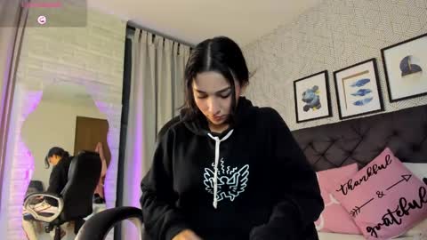Snapshot of valentina__desire chatting on May 6, 11:48 am Valen online show from May 6, 11:48 am