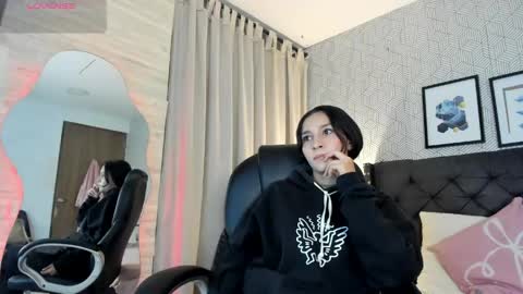Snapshot of valentina__desire chatting on May 7, 11:48 am Valen online show from May 7, 11:48 am