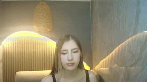 Snapshot of valentina__r chatting on March 30, 8:43 pm Valentina R online show from March 30, 8:43 pm