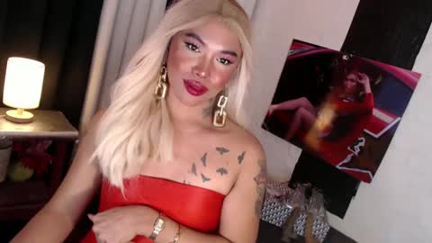 Snapshot of valentina_goddess_tsxxx chatting on December 12, 10:45 am Amanda online show from December 12, 10:45 am