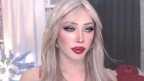Snapshot of valentina_goddess_tsxxx chatting on April 3, 5:11 pm Amanda online show from April 3, 5:11 pm