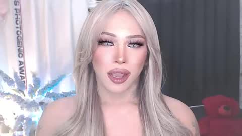 Snapshot of valentina_goddess_tsxxx chatting on April 5, 7:00 pm Amanda online show from April 5, 7:00 pm