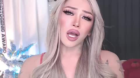 Snapshot of valentina_goddess_tsxxx chatting on April 8, 9:59 pm Amanda online show from April 8, 9:59 pm