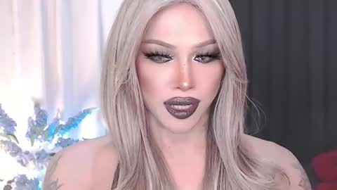 Snapshot of valentina_goddess_tsxxx chatting on April 9, 4:01 pm Amanda online show from April 9, 4:01 pm