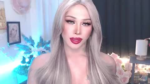 Snapshot of valentina_goddess_tsxxx chatting on April 10, 6:45 pm Amanda online show from April 10, 6:45 pm