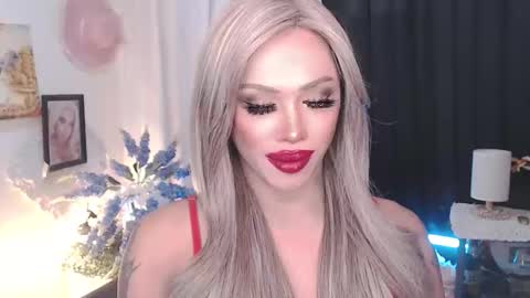 Snapshot of valentina_goddess_tsxxx chatting on April 11, 7:29 pm Amanda online show from April 11, 7:29 pm