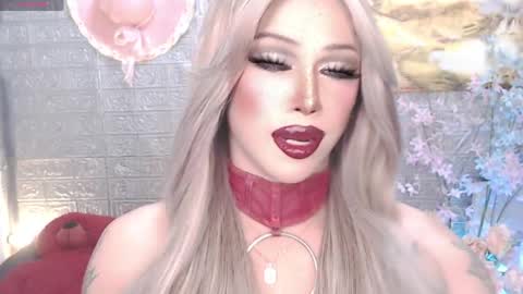 Snapshot of valentina_goddess_tsxxx chatting on April 23, 6:47 am Amanda online show from April 23, 6:47 am