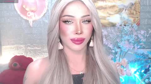 Snapshot of valentina_goddess_tsxxx chatting on April 23, 12:29 pm Amanda online show from April 23, 12:29 pm