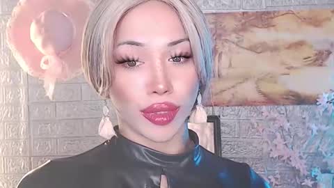 Snapshot of valentina_goddess_tsxxx chatting on April 25, 1:52 pm Amanda online show from April 25, 1:52 pm