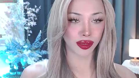 Snapshot of valentina_goddess_tsxxx chatting on May 19, 10:10 am Amanda online show from May 19, 10:10 am