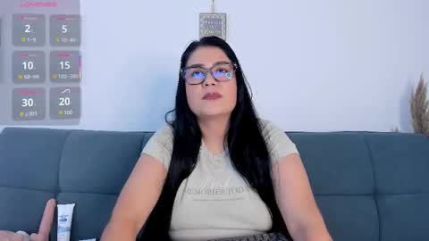 Snapshot of valentina_owens chatting on December 17, 8:15 pm valentina_owens online show from December 17, 8:15 pm