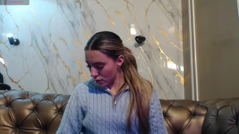 Snapshot of valentina_red18 chatting on November 5, 3:12 pm Valentina online show from November 5, 3:12 pm