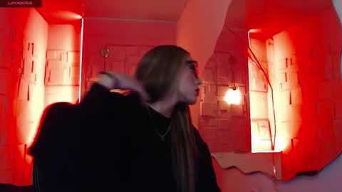 Snapshot of valentina_red18 chatting on November 12, 1:00 pm Valentina online show from November 12, 1:00 pm