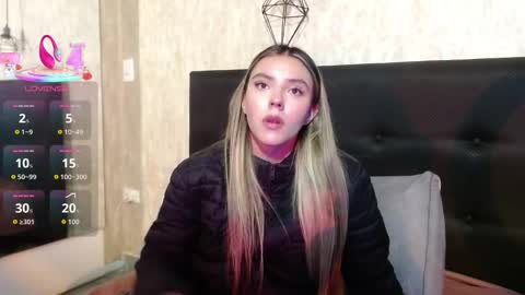 Snapshot of valentina_red18 chatting on February 18, 4:58 pm Valentina online show from February 18, 4:58 pm