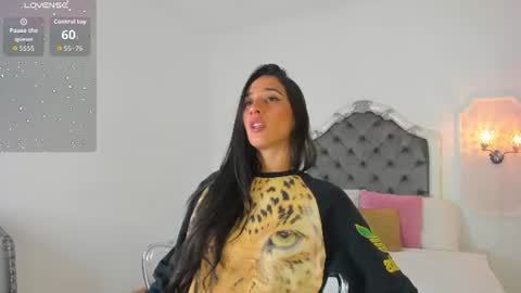 Snapshot of valentina_ross_ chatting on June 16, 11:57 am Valentina online show from June 16, 11:57 am