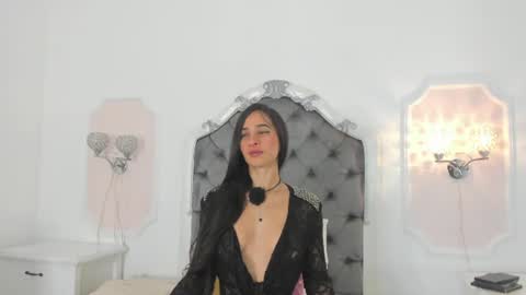Snapshot of valentina_ross_ chatting on June 29, 11:43 am Valentina online show from June 29, 11:43 am
