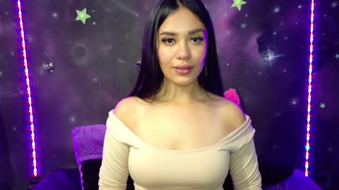 valentinarojass_ online show from May 30, 4:04 pm