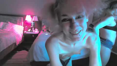 Snapshot of valentinas_dream chatting on December 21, 9:23 am Tina Bates online show from December 21, 9:23 am