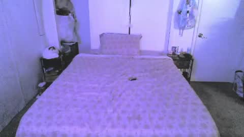 Snapshot of valentinas_dream chatting on April 21, 2:51 am Tina Bates online show from April 21, 2:51 am