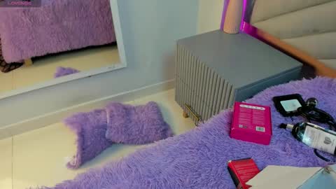 Mia  online show from February 4, 8:25 pm