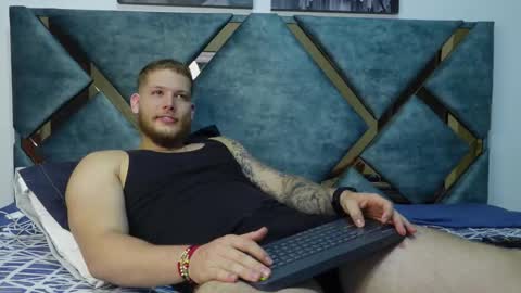 Snapshot of valentino_ferrari28 chatting on October 16, 1:50 am Valentino Ferrari online show from October 16, 1:50 am