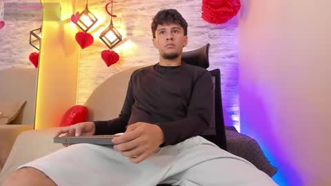 VALENTINO online show from February 17, 1:07 pm