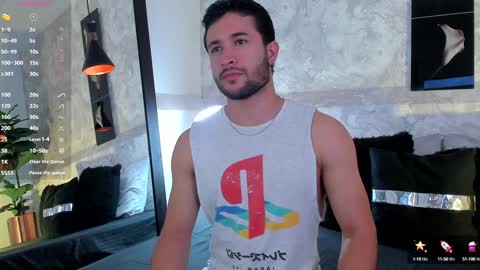 Snapshot of valentinoford chatting on January 7, 6:05 am Valentino online show from January 7, 6:05 am