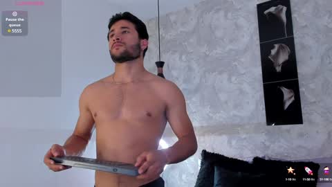 Snapshot of valentinoford chatting on January 13, 5:44 am Valentino online show from January 13, 5:44 am