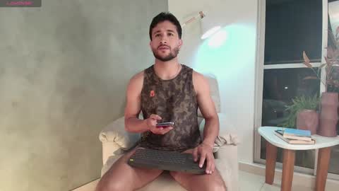 Snapshot of valentinoford chatting on January 18, 4:48 am Valentino online show from January 18, 4:48 am