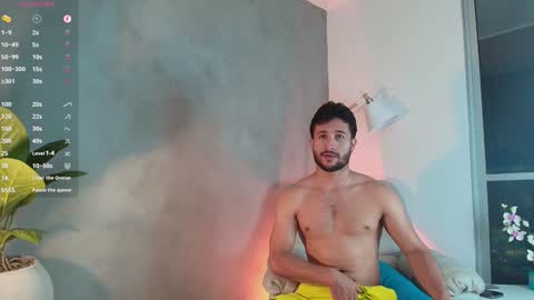 Snapshot of valentinoford chatting on January 28, 12:36 am Valentino online show from January 28, 12:36 am