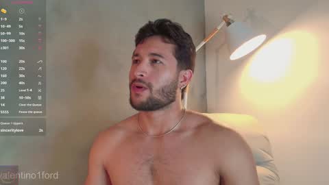 Snapshot of valentinoford chatting on January 29, 1:37 am Valentino online show from January 29, 1:37 am